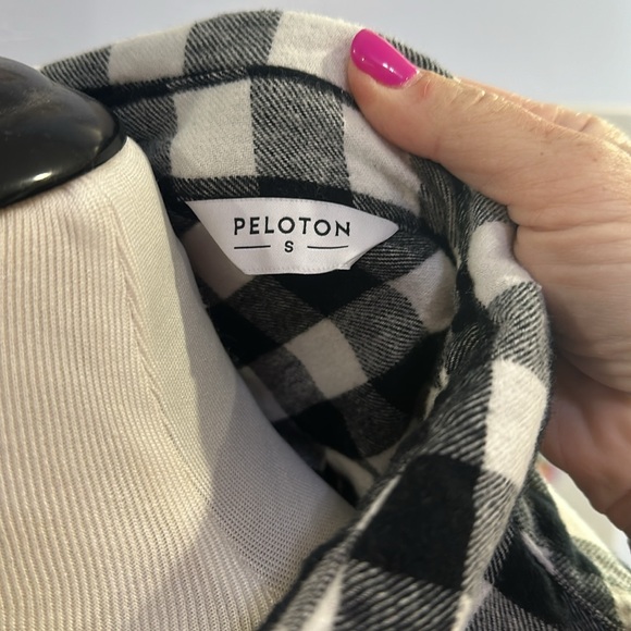 Peloton Flannel 🖤 - Picture 3 of 3